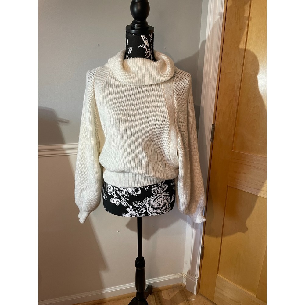 Vintage White Puff Sweater with pockets